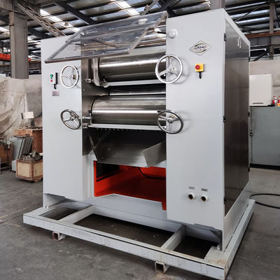 220v bas déchargé trois moulin à rouleaux pour la machine de fabrication de savon