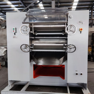 Machine de broyage de pâte de savon à rouleaux à trois broyeurs de 10 à 30 mm